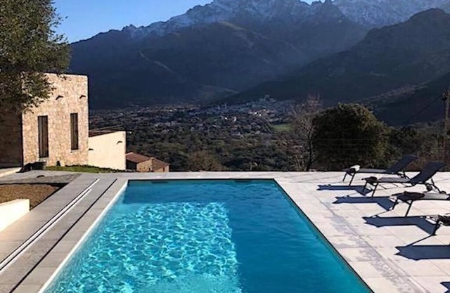 CONTEMPORARY VILLA WITH POOL IN AN EXCEPTIONAL SETTING NEAR CALVI