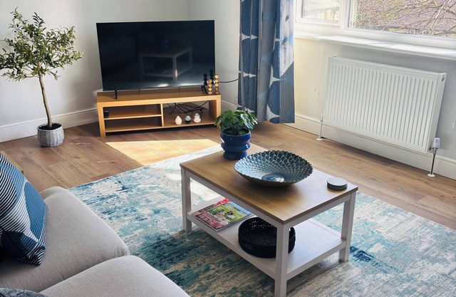 Contractor/Business/Family Friendly/2-Bed Apt/Spotless/Fast WiFi/Lg ScreenTV