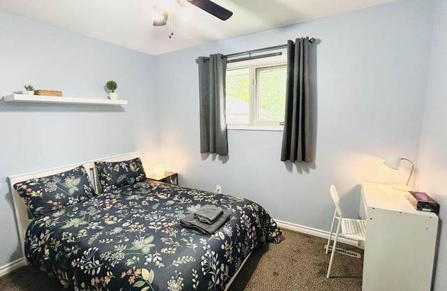 Contractor-friendly, 4Beds, Free Parking & Laundry & BBQ & Patio & Kitchen