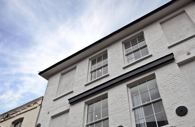 Convenient 1 Bed Apartment in the centre of Newbury (3CHE)