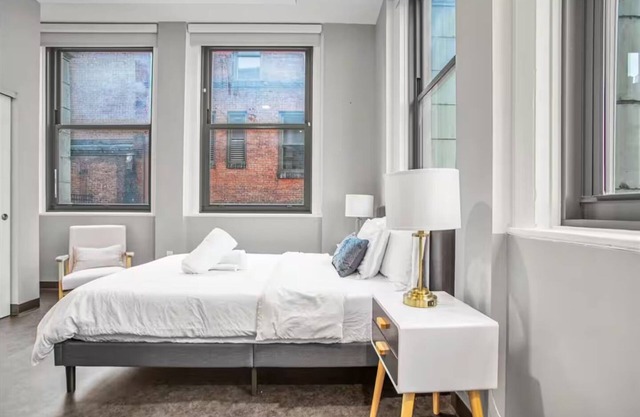 Convenient 1BR Downtown PGH near PNC Park