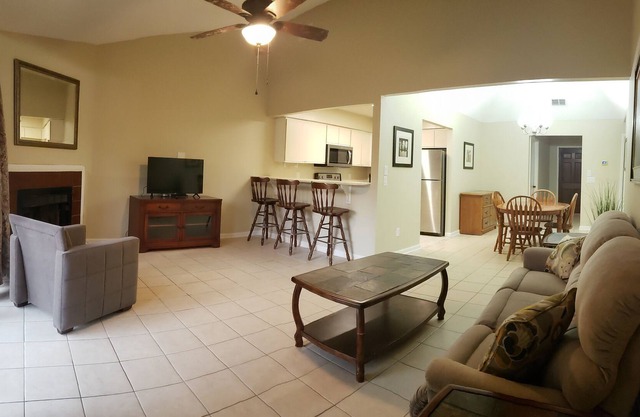 Convenient 2 bedroom townhouse