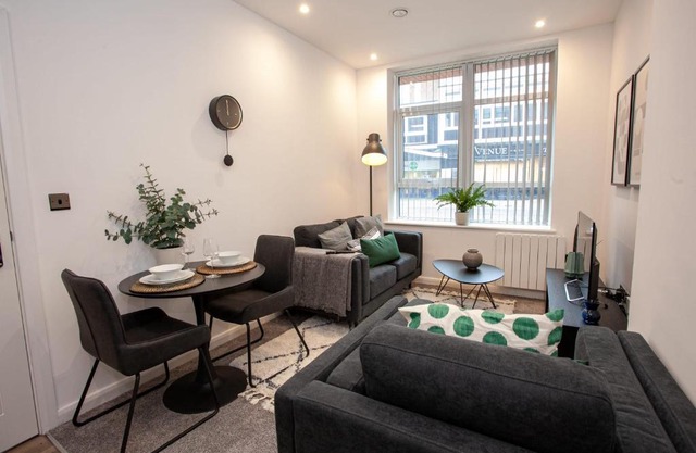 Convenient 2 Bedroom Bolton Apartment