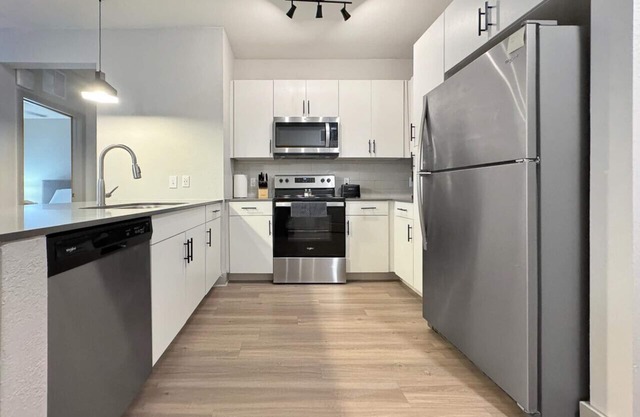 Convenient 2 BR Central Tampa, Minutes to Downtown