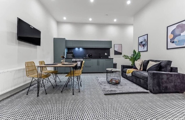 Convenient 2BR 2BA | near Tube Station