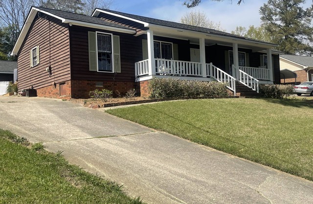 Convenient 3 Bedroom, 2 Full Bath Masters Rental. 2 Miles/15 minute walk to ANGC