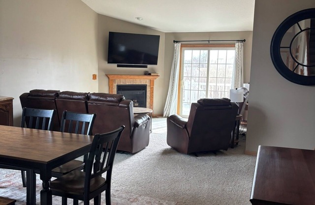 Convenient 4-bedroom house, close to everything