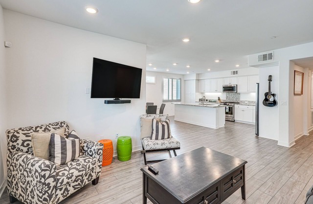 Convenient Anaheim Condo: Walk to Angel Stadium