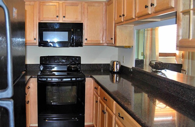 Convenient Eastport condo with beautiful water views and community pool!