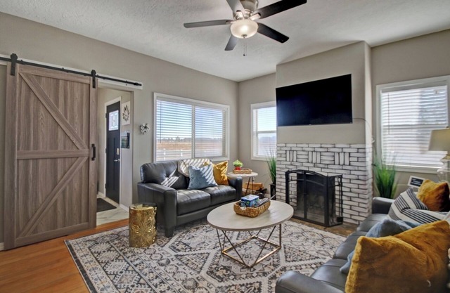 Convenient location Modern Farmhouse