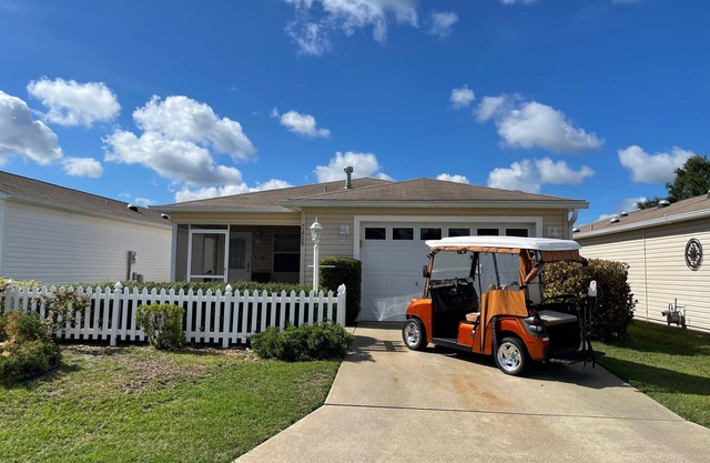 CONVENIENT LOCATION! Beautiful 2 Bdrm Villa with Golf Cart, WiFi & BBQ Grill