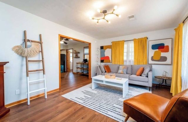 Convenient Mid Century Sleeps 6 in Parsons, TN