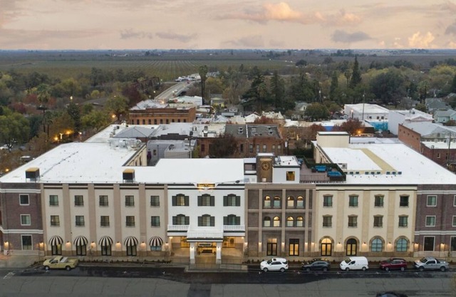 Convenient Stay in Winters! 2 Pet-friendly Units, Free Parking, Prime Location!