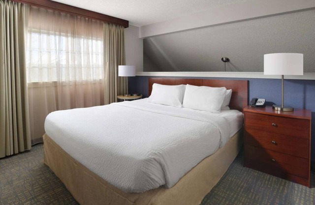 Convenient Stay, Superb Location! 3 Modern Units, Free Breakfast, w/Pool