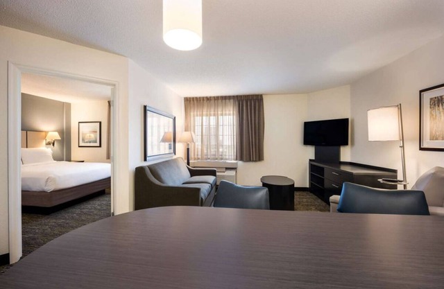Convenient Stay, Superb Location! 2 Relaxing Units, Pets are Allowed Here!