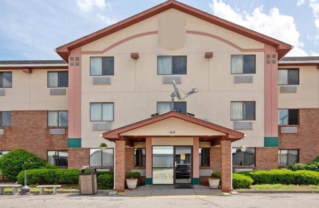 Convenient Stop Along I-94 Near Chicago, Indiana Dunes Trails & Dining Spot