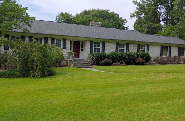 Convenient to Colosseum, Aquatics Center, Furniture Market, Sedgefiled Golf