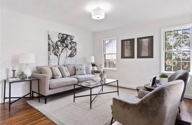 Convenient to lakes, bike trails, parks. Dog-friendly. Fenced Yard.