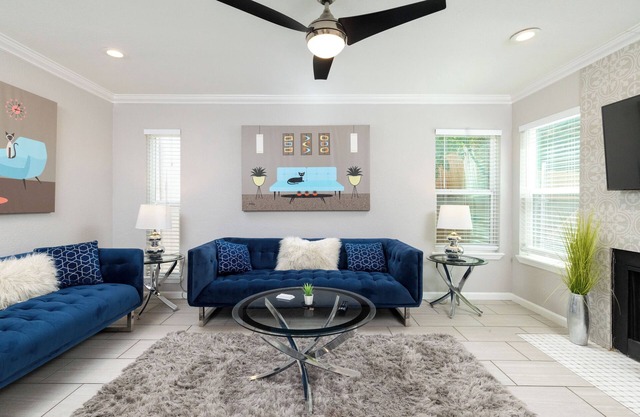 Convenient Townhouse Stay Near TCU + Pet Friendly