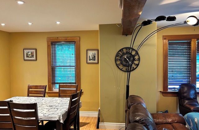 Conveniently located cottage with the Hot Tub