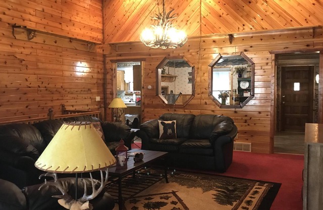 Conveniently Located Lodge For Easy Access To Adventures In The Hiawatha Forest