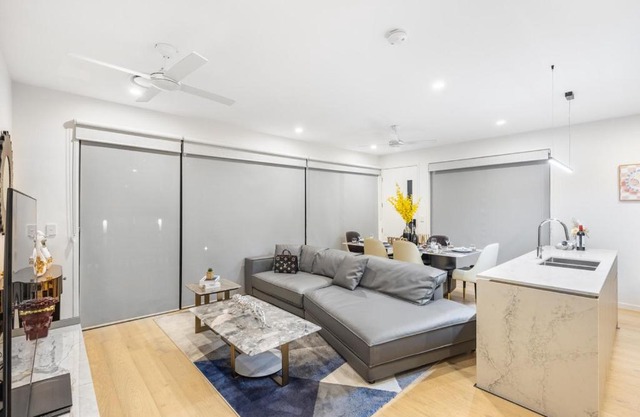 Conveniently Located Luxury 4BR Townhouse