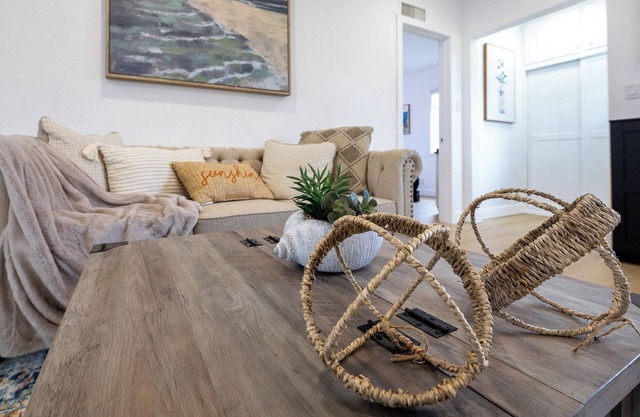 Conversation Corner | 4BR | Multiple Living Spaces