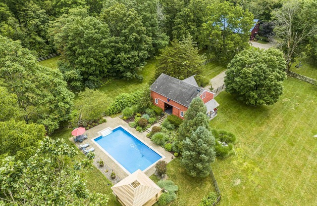 Converted Barn, Estate Setting , & Pool in Hudson Valley near Millbrook