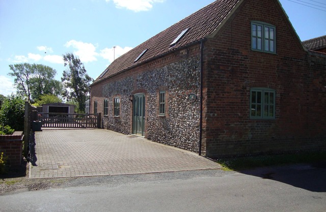 Converted Barn with Lovely Enclosed Garden,off Road Parking in Perfect Location