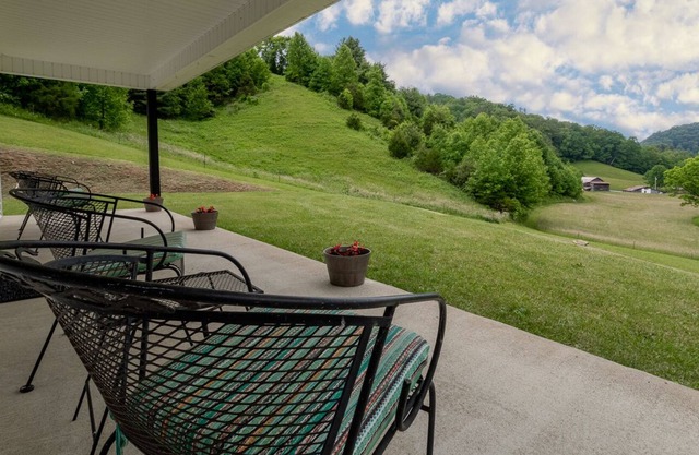 Conway Cottage: A peaceful countryside escape with a fire pit and Pet Friendly!