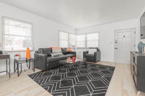 Cool and Cozy Pad Close to Everything