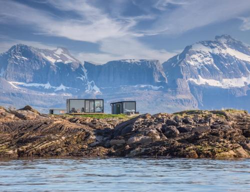 Cool Cabins, Sandhornøy