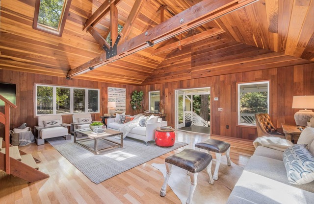 Cool, LUX Family Cottage in Calistoga's Western Hills