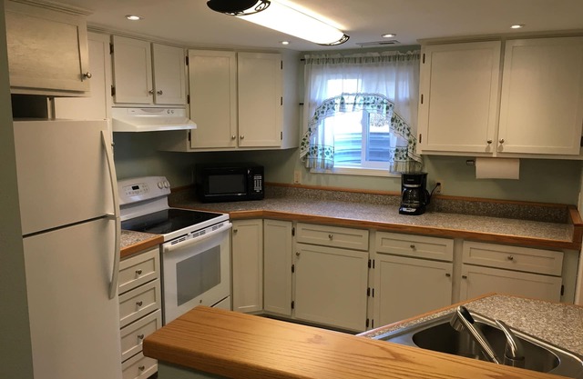 Cool ‘n Calm - A newly renovated basement house