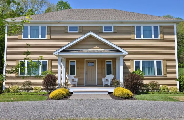 Coop Diamonds Luxury Rentals; Sunrise Estates 4
