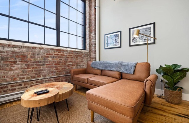 Cooperage 214 | Mid-century 1BD Loft | Peoria