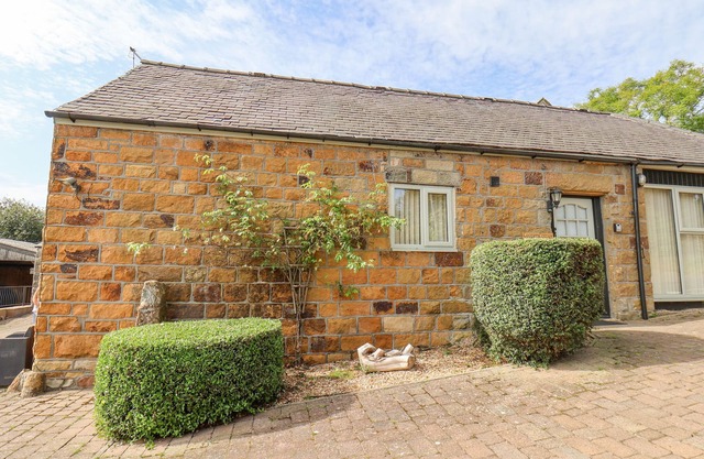 COOPERS COTTAGE, pet friendly, character holiday cottage in Egton