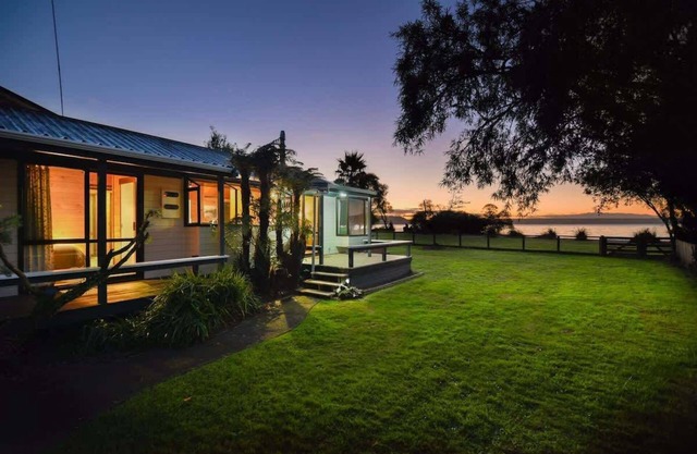 Coopers Lakeside Cabin | Lakefront Escape + Kayaks