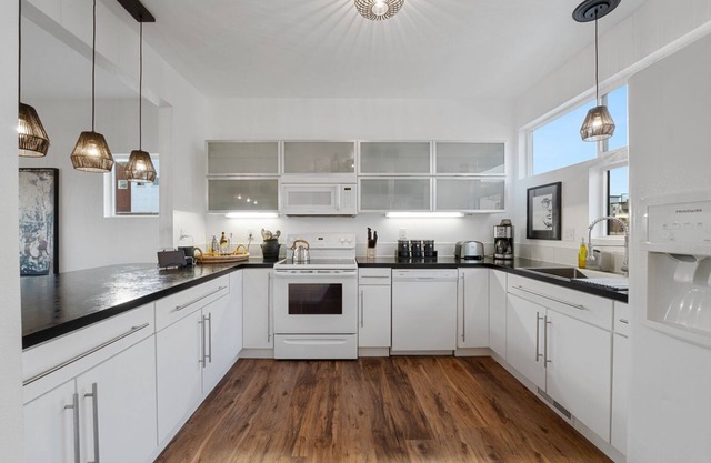 Coopers North in Old Town – Hot Tub & Pool Table!