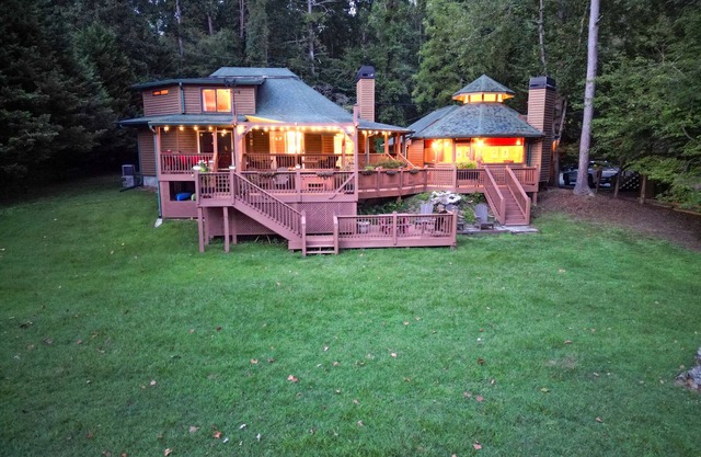 Coosawattee Riverfront Cabin w/Outdoor Gazebo, EV Charging & Flat Backyard