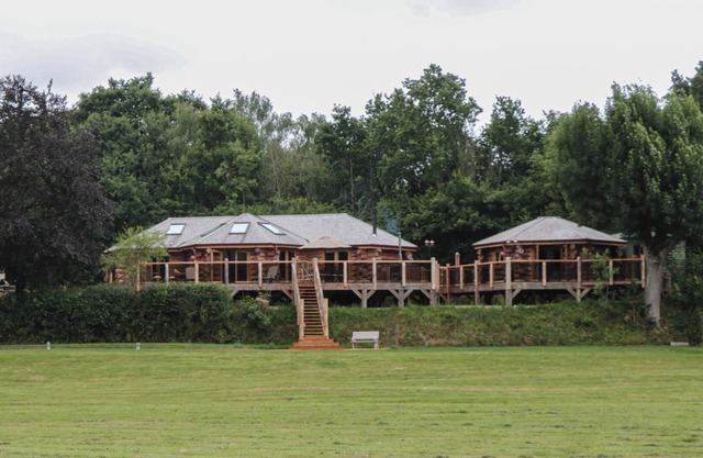 COPPER LODGE, pet friendly, luxury holiday cottage in Chulmleigh