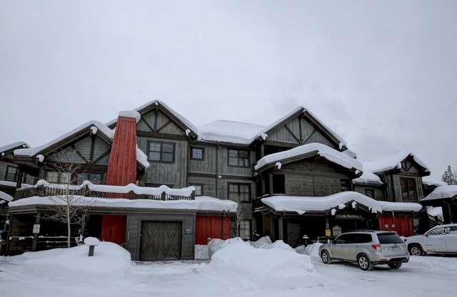 Copper Mountain -Spacious 1st Flr 2&2 near ski school/rentals,lift, hot tub