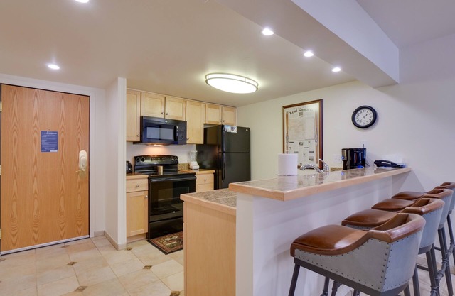 Copper Mountain Inn 2 Bedroom Condo #221/225 by RedAwning