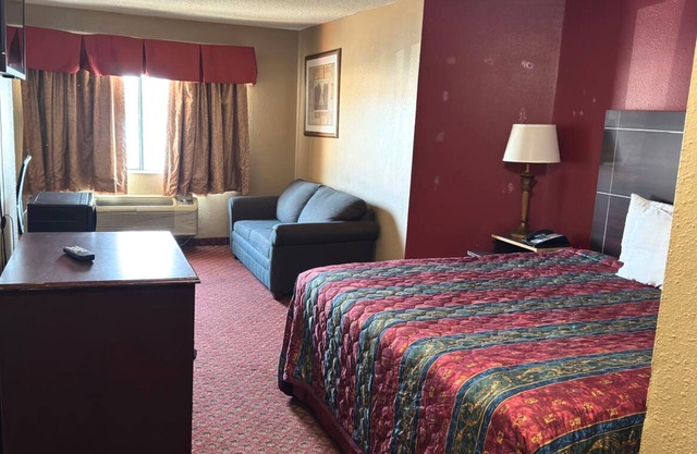 Coratel Inn & Suites Santa Fe OKC Standard 1 King Bed NS