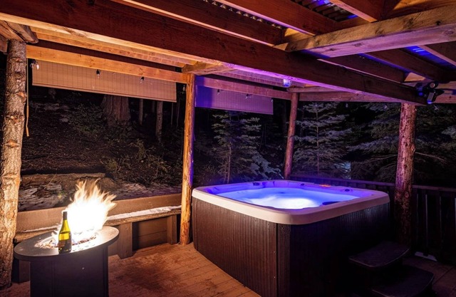 Corlieu Falls Cabin in Sugar Pine with Gazebo, Hot tub, fire-pit and front porch bar top