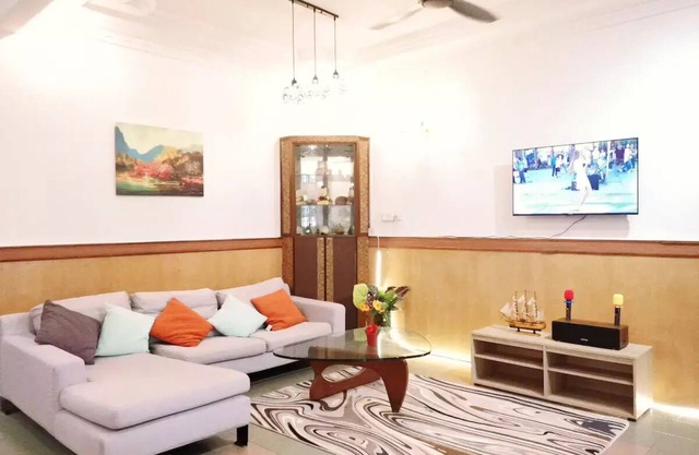 Corner House 4BR@Wifi 5-mins/JPOnn