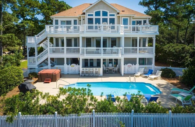 Corolla Light Soundfront with Pool, Hot tub & more!