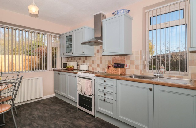 CORONATION COTTAGES NO.2, character holiday cottage in North Worle
