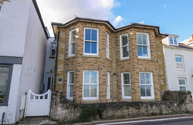 CORONATION HOUSE, pet friendly, luxury holiday cottage in Seaview