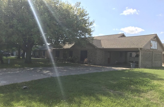 Corporate/Family/Large Group Fishing and Hunting Lodge near the beach!